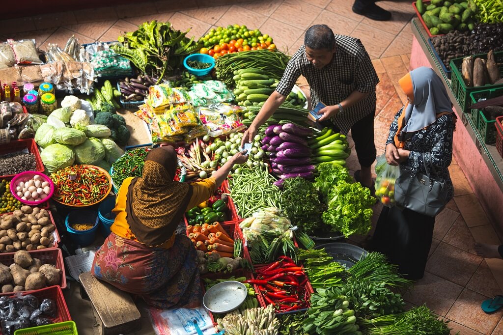 Buying fruits and vegetables in season 